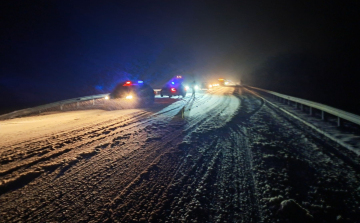 Több helyen okoz fennakadást a havazás a Bakonyban