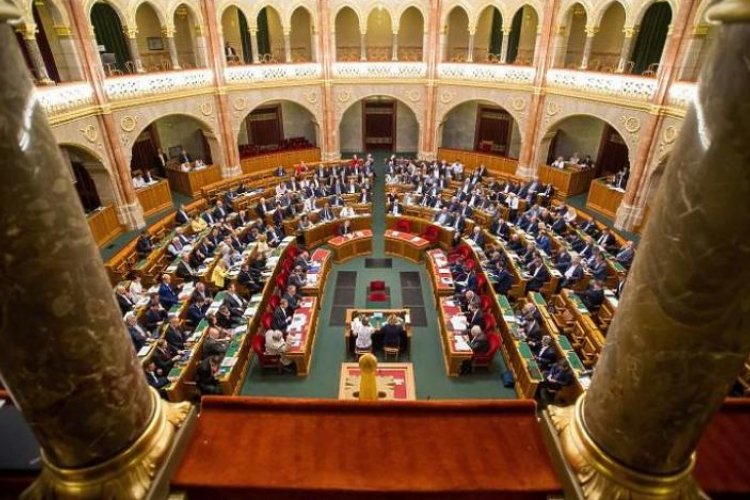 Megkezdi az őszi ülésszakot a parlament