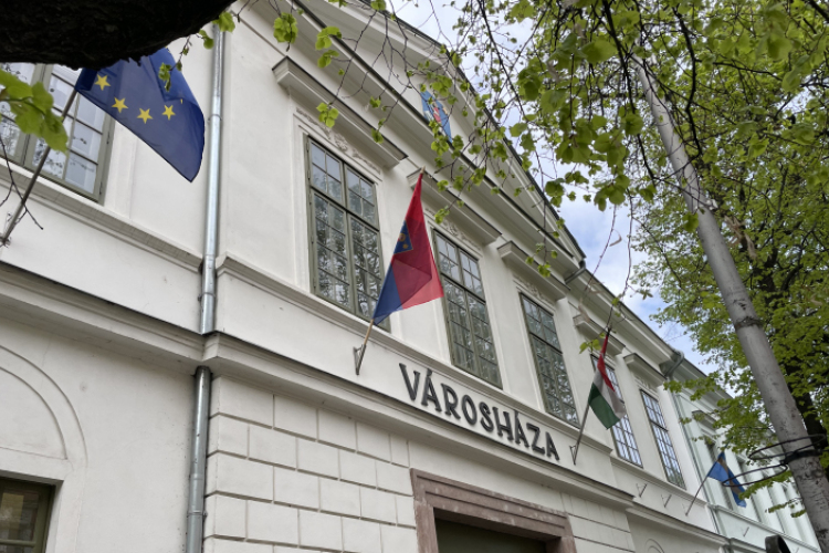 Éles vita az önkormányzati cégek összevonásáról