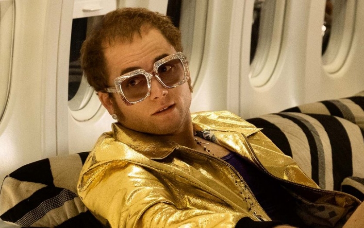 Kivágták a szexjeleneteket az Elton John életéről szóló film orosz változatából