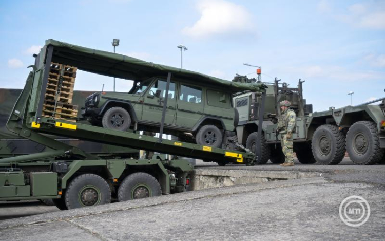 Európai szárazföldi erők gyakorlata a pápai légibázison!