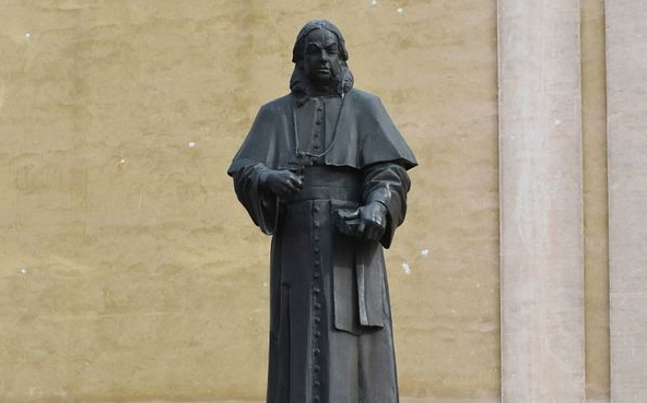 Eszterházy Károlyra emlékeznek Pápán