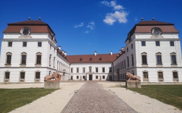 A hónap végén megnyit az Esterházy-kastély
