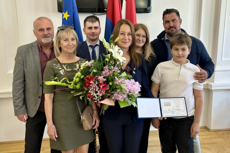 Átvette megbízólevelét Ujvári Szilvia megválasztott országgyűlési képviselő