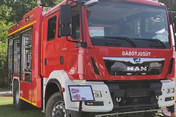Új gépjárműfecskendőt kapott a pápai tűzoltóság