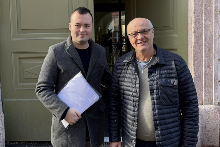 A Mi Hazánk Mozgalom és a Demokratikus Koalíció is leadta az ajánlóíveket