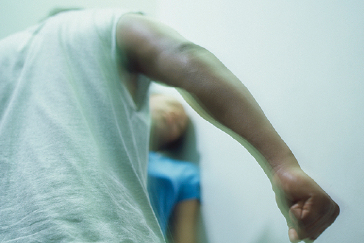 Mást bántalmazott a barátnője helyett