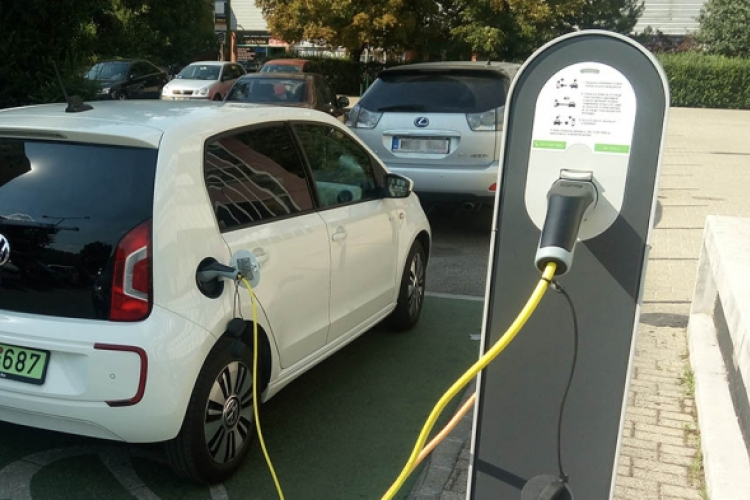 Negyvenszeresére nőtt az e-töltések száma 2017-től