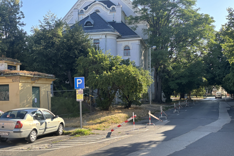 Forgalmi és parkolási korlátozások a Március 15. téren