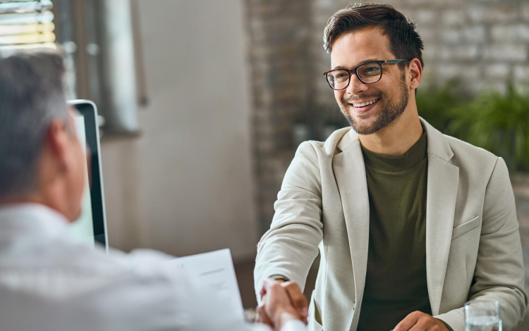 A sikeres állásinterjú titkai: Hogyan győzzük meg a munkaadót az első percekben?