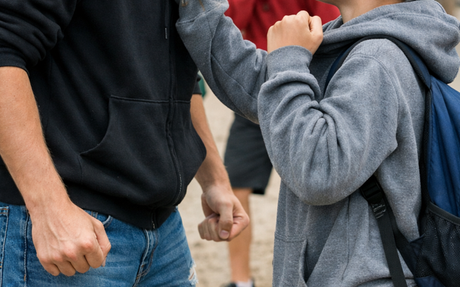 Játszótéren kötözködött a 19 éves fiatal