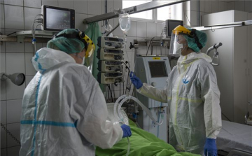 Olaszország orvosokkal és nővérekkel segíti Szlovéniát a járvány leküzdésében