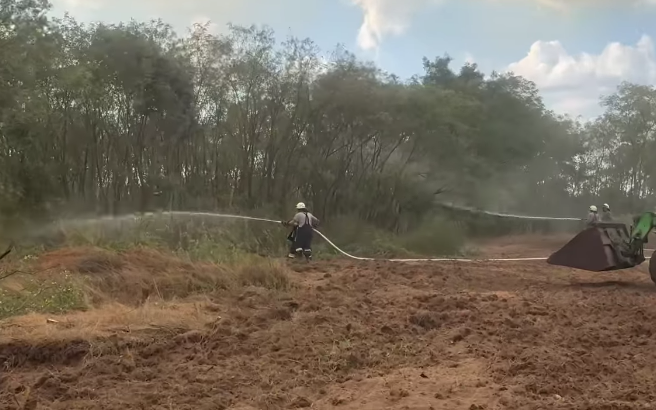 1000 tűzoltó küzdött a lángokkal - Videó