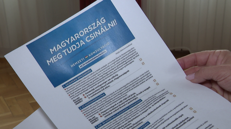 Idén is gyűjti a nemzeti konzultációs íveket a DK helyi szervezete