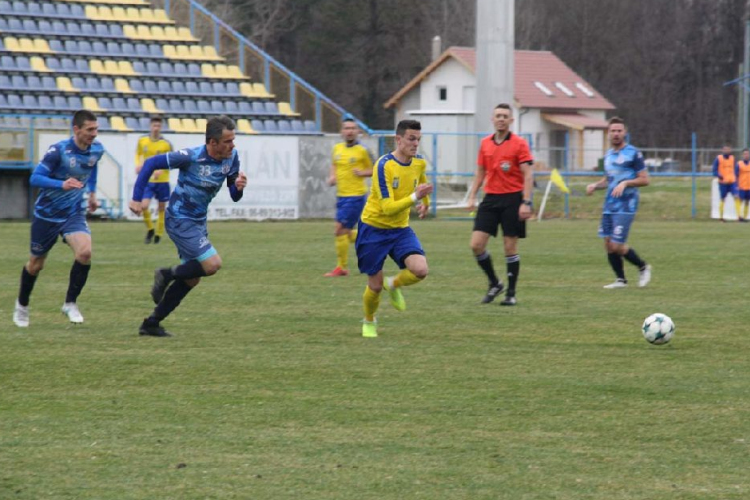 Gyenge játék és döntetlen az első hazai találkozón
