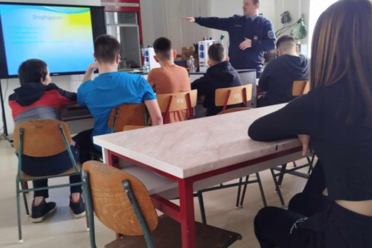 Drogprevenciós előadások Ugodon és Lovászpatonán 