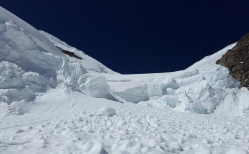 Elsodort a lavina három hegymászót a Kelemen-havasokban, egyikük túlélte, kettőt keresnek