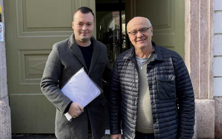 A Mi Hazánk Mozgalom és a Demokratikus Koalíció is leadta az ajánlóíveket