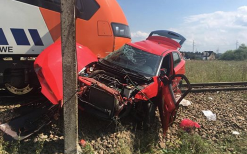 Meghalt a síneken rekedt a tanulóvezető, az oktató kiugrott a kocsiból