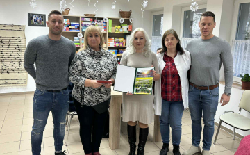 500 ezer forintos adomány a Mezőörsi KSE közösségétől a Fogyatékosok Nappali Intézménye számára