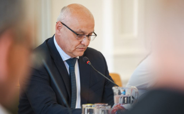 Önkormányzati cégösszevonással kezelné a pénztelenséget Grőber Attila