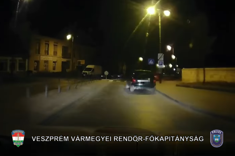 Megpróbált elmenekülni a rendőrök elől az ittas sofőr Pápán - Videó