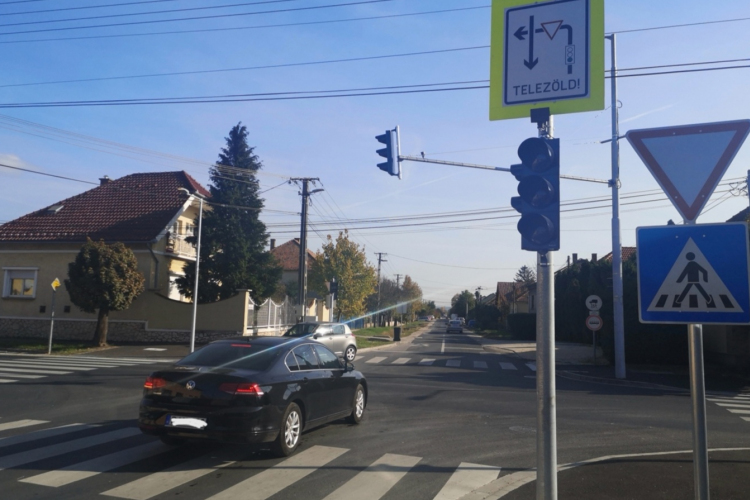 Figyelem! Sötétek az új jelzőlámpák a Somlai úton! 