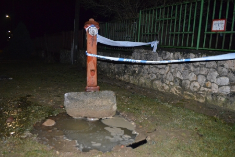 A tűzcsapnak ütközött