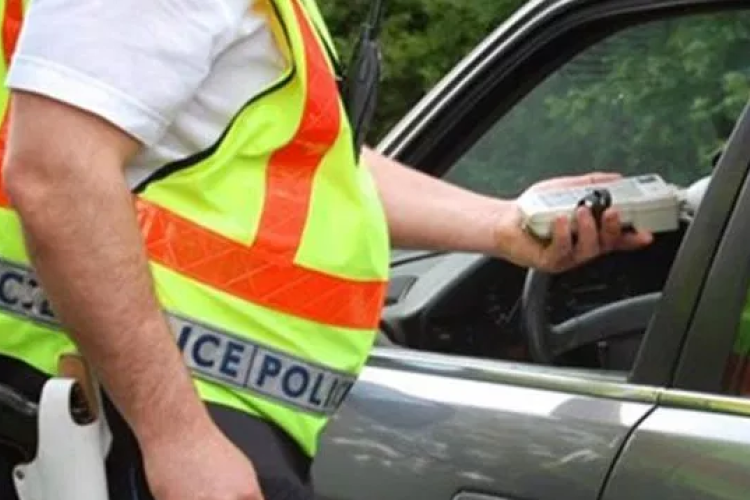 Ittasan és engedély nélkül vezetett