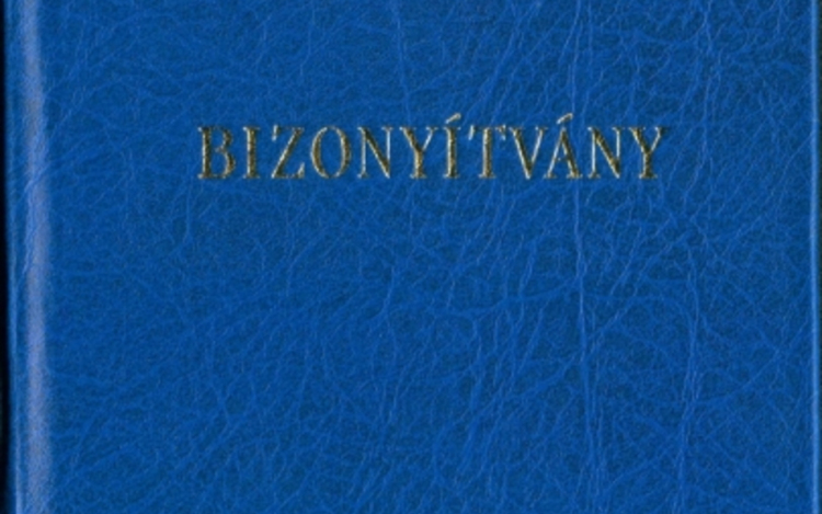 Meghamisította bizonyítványát