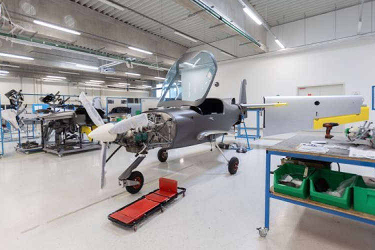 A magyar gazdaság ékköve lehet - Letették a Magnus Aircraft Zrt. új gyártócsarnokának alapkövét