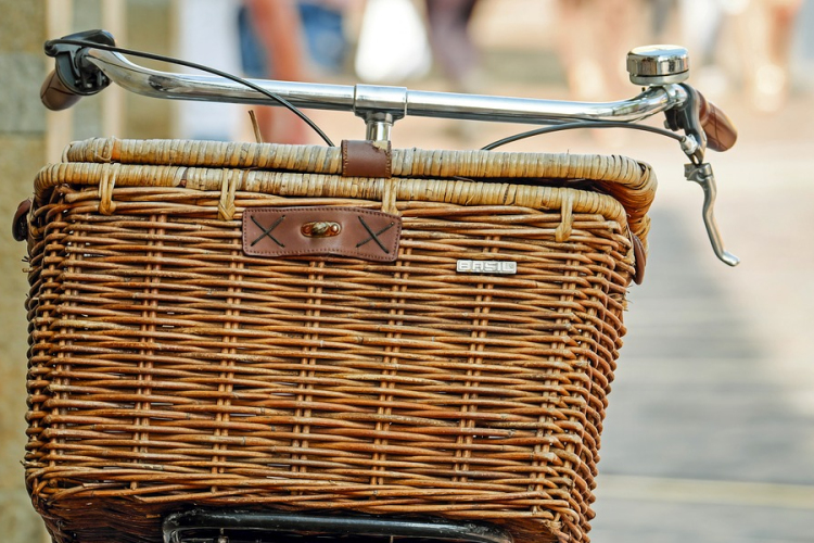 Kerékpár kosarából lopott