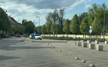 Elkészült az útjavítás a Fő téren, újra zavartalan a közlekedés