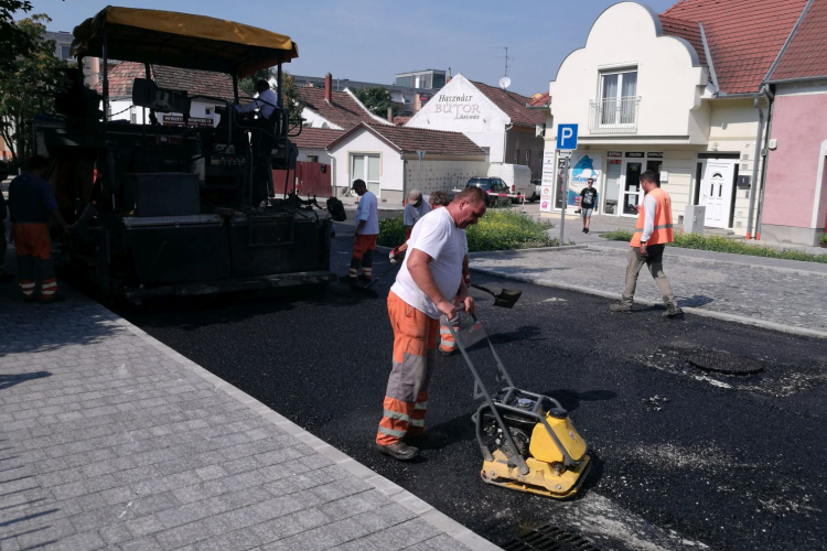 Iskolakezdésre megnyitják a Korvin és a Korona utca csomópontját