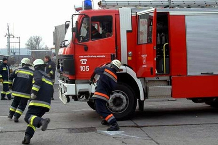 Kisteherautó lángolt Takácsiban