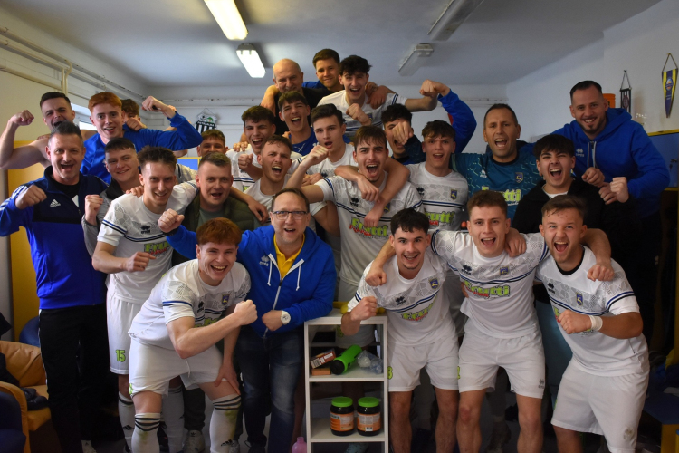 Simán nyerte a rangadót a Perutz!