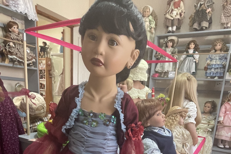 Babakiállítás nyílik Pápán