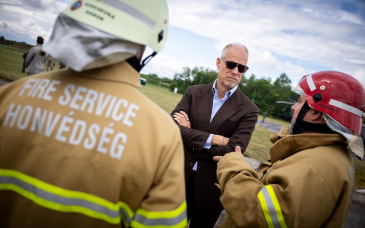 Pápa mindig készen áll - A pápai katonákat méltatta a honvédelmi miniszter