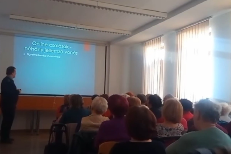 Nyugdíjasok a Pápai Rendőrkapitányságon