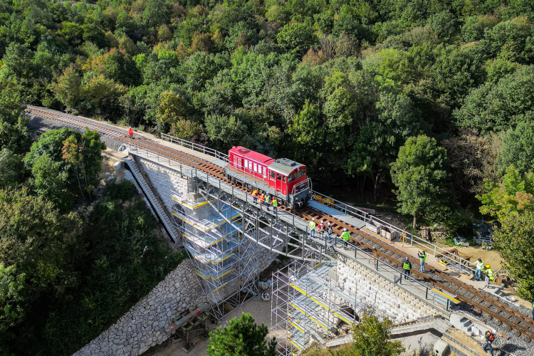 Hamarosan véget ér a bakonyi vasút viaduktjának a felújítása