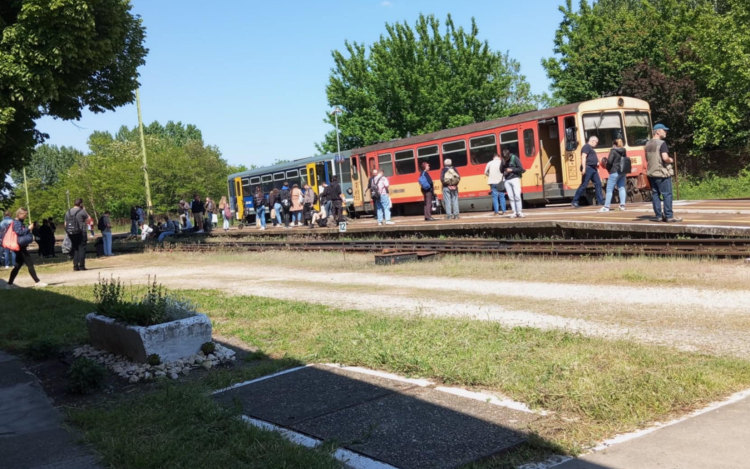 Lerobbant a pápai vonat Győrszemerén