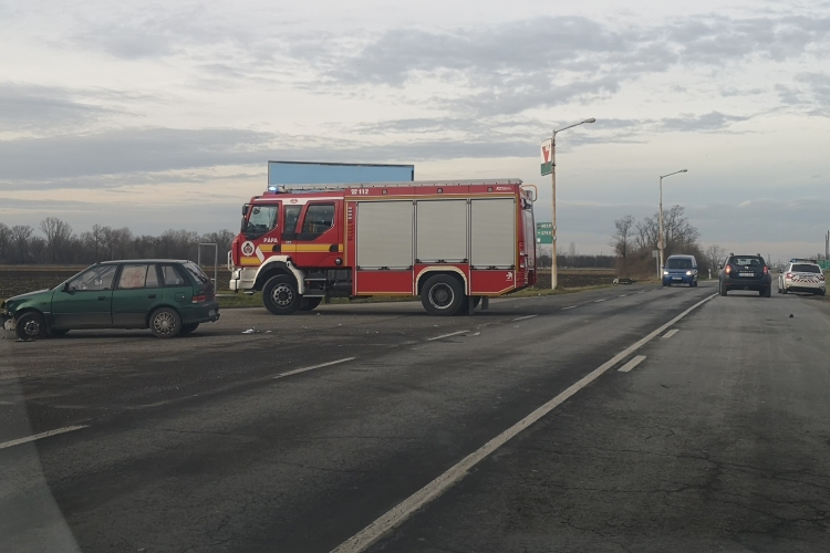 Személyautó és motorkerékpár karambolozott a Külső-Győri úton