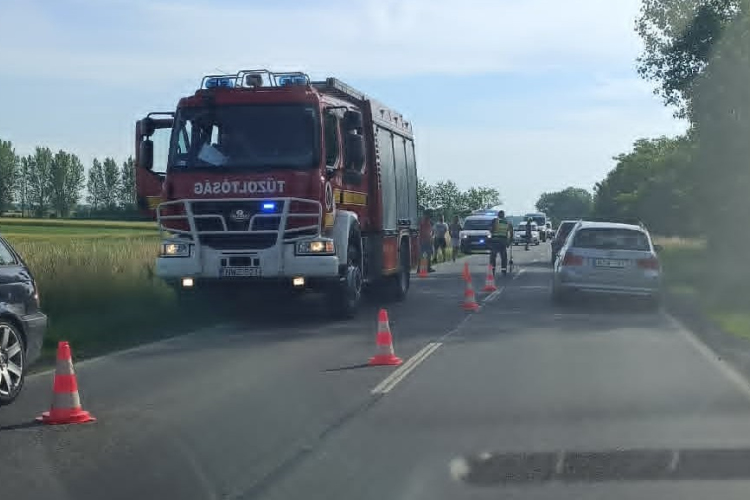 Árokba borult egy autó Borsosgyőr és Nyárád között