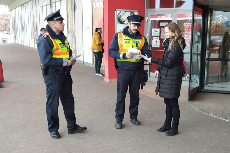 Pápai áruház parkolójában tartottak bűnmegelőzési akciót a rendőrök
