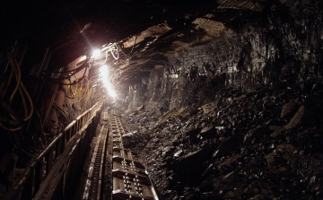 Kilenc bányászt keresnek egy lengyel bányaomlás után