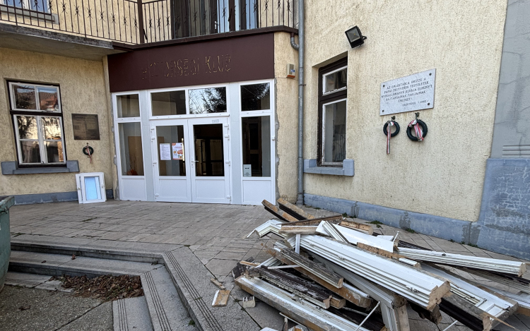 Megkezdődött a felújítás, február végéig újranyitják a Huszár Közösségi Házat