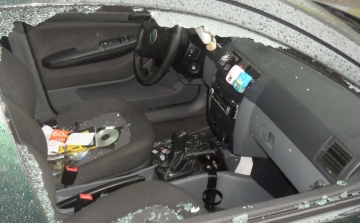 Autók üvegét verték be a Kiliánon