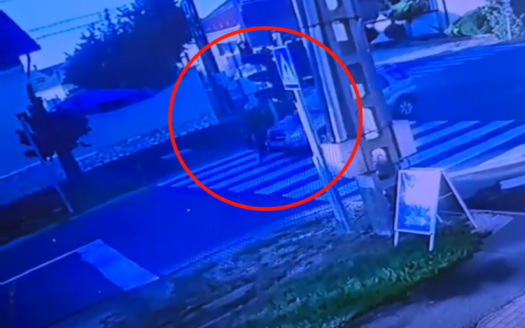 Elgázoltak egy kerékpárost a Somlai úti lámpás kereszteződésben, a bringás volt a hibás - Videó