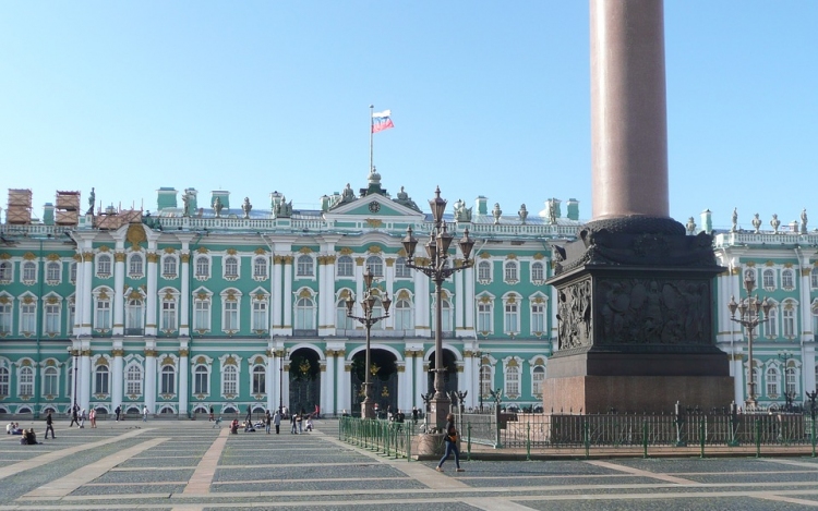Bombafenyegetés miatt 14 bírósági épületet kellett kiüríteni Szentpéterváron