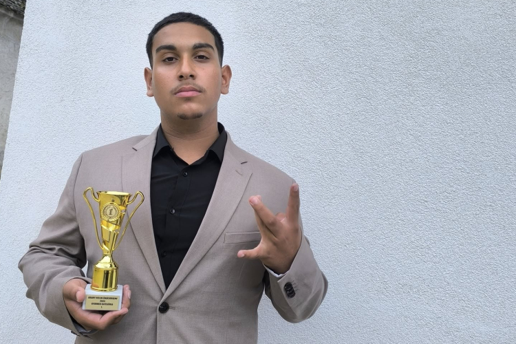 Országos versenyt nyert meg a tehetséges pápai énekes